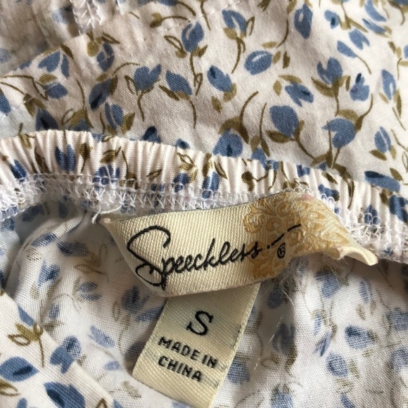 Cute fitted floral print top. - Picture 5 of 5